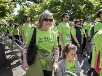 Un sol radiante se une a la V Marcha contra el Cáncer en Pamplona