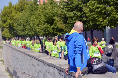 Un sol radiante se une a la V Marcha contra el Cáncer en Pamplona