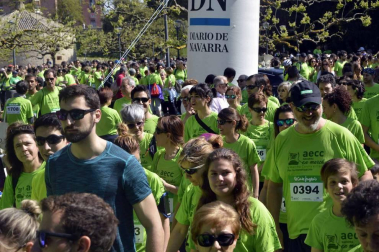 Un sol radiante se une a la V Marcha contra el Cáncer en Pamplona