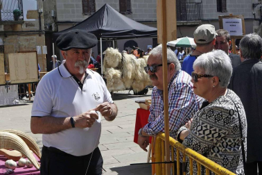El sol participó en la 26 edición de la Feria de Artesanía de Alsasua con motivo de sus fiestas del Casco Antiguo