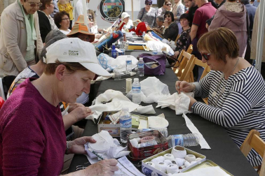 El sol participó en la 26 edición de la Feria de Artesanía de Alsasua con motivo de sus fiestas del Casco Antiguo