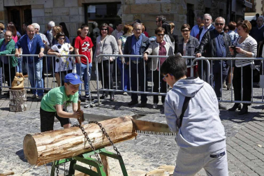 El sol participó en la 26 edición de la Feria de Artesanía de Alsasua con motivo de sus fiestas del Casco Antiguo