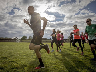 Varios aficionados al running disfrutaron de una charla y ejercicios con el medallista olímpico.