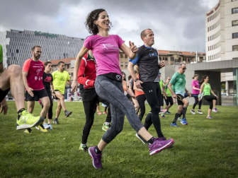 Varios aficionados al running disfrutaron de una charla y ejercicios con el medallista olímpico.