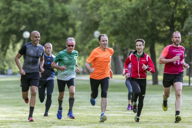 Varios aficionados al running disfrutaron de una charla y ejercicios con el medallista olímpico.