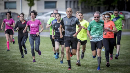 Varios aficionados al running disfrutaron de una charla y ejercicios con el medallista olímpico.