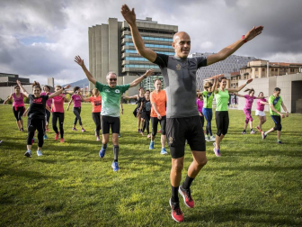 Varios aficionados al running disfrutaron de una charla y ejercicios con el medallista olímpico.