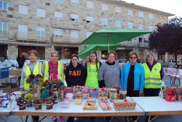 El pasado domingo tuvo lugar la XII Edición de la Carrera Solidaria Aranguren–Ruanda–Adacen, que reunió a 684 corredores, quienes disfrutaron de una gran jornada de deporte y solidaridad en la que se perseguían un doble objetivo. Uno lejano, en Ruanda, ayudando durante un año en la alimentación de familias sin recursos con una comida diaria. Y otro más cercano, echar un capote a la Asociación de Daño Cerebral de Navarra para la realización del proyecto “Reaprender a vivir mi vida”.