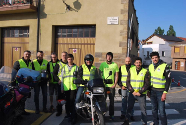 El pasado domingo tuvo lugar la XII Edición de la Carrera Solidaria Aranguren–Ruanda–Adacen, que reunió a 684 corredores, quienes disfrutaron de una gran jornada de deporte y solidaridad en la que se perseguían un doble objetivo. Uno lejano, en Ruanda, ayudando durante un año en la alimentación de familias sin recursos con una comida diaria. Y otro más cercano, echar un capote a la Asociación de Daño Cerebral de Navarra para la realización del proyecto “Reaprender a vivir mi vida”.