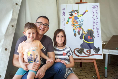 Con 24 años a sus espaldas, el Festival Internacional de Títeres de Barañáin es una de las apuestas más interesantes del panorama cultural de Navarra. Este año, la cita se desarrolló del  4 al 6 de mayo, con la presencia de compañías llegadas de diferentes países y otras actividades paralelas como exposiciones en la Casa de Cultura, centros educativos y comercios de la localidad, sesiones con escolares de Barañáin, concursos de creación de títeres y sus historias, etc.