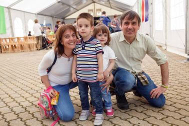 Con 24 años a sus espaldas, el Festival Internacional de Títeres de Barañáin es una de las apuestas más interesantes del panorama cultural de Navarra. Este año, la cita se desarrolló del  4 al 6 de mayo, con la presencia de compañías llegadas de diferentes países y otras actividades paralelas como exposiciones en la Casa de Cultura, centros educativos y comercios de la localidad, sesiones con escolares de Barañáin, concursos de creación de títeres y sus historias, etc.