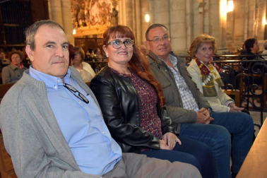 La catedral de Santa María de Tudela acogió el sábado 5 de mayo un concierto benéfico a cargo de la asociación Música para salvar vidas. Esta ong lidera un proyecto de ayuda a niños y niñas huérfanos de Uganda con el que les ayudan a crecer y aprender a través de la música y la danza con el fin de encontrar un futuro en su propio país. El grupo 'Aba Taano' se encargó de hacer disfrutar a los presentes con su repertorio de música góspel.