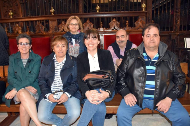 La catedral de Santa María de Tudela acogió el sábado 5 de mayo un concierto benéfico a cargo de la asociación Música para salvar vidas. Esta ong lidera un proyecto de ayuda a niños y niñas huérfanos de Uganda con el que les ayudan a crecer y aprender a través de la música y la danza con el fin de encontrar un futuro en su propio país. El grupo 'Aba Taano' se encargó de hacer disfrutar a los presentes con su repertorio de música góspel.