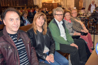 La catedral de Santa María de Tudela acogió el sábado 5 de mayo un concierto benéfico a cargo de la asociación Música para salvar vidas. Esta ong lidera un proyecto de ayuda a niños y niñas huérfanos de Uganda con el que les ayudan a crecer y aprender a través de la música y la danza con el fin de encontrar un futuro en su propio país. El grupo 'Aba Taano' se encargó de hacer disfrutar a los presentes con su repertorio de música góspel.