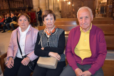 La catedral de Santa María de Tudela acogió el sábado 5 de mayo un concierto benéfico a cargo de la asociación Música para salvar vidas. Esta ong lidera un proyecto de ayuda a niños y niñas huérfanos de Uganda con el que les ayudan a crecer y aprender a través de la música y la danza con el fin de encontrar un futuro en su propio país. El grupo 'Aba Taano' se encargó de hacer disfrutar a los presentes con su repertorio de música góspel.