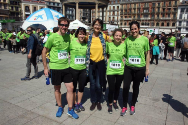 La AECC (Asociación Española Contra el Cáncer) convocó la quinta edición de la carrera popular con la que se recogen fondos para apoyar la investigación de esta enfermedad. Con cuatro mil inscripciones registradas, este evento deportivo, festivo y solidario batió su récord de participación.