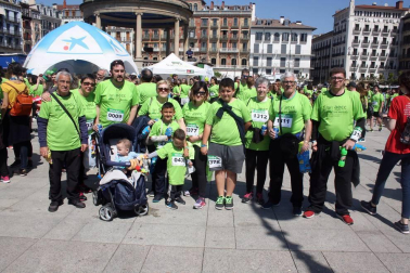 La AECC (Asociación Española Contra el Cáncer) convocó la quinta edición de la carrera popular con la que se recogen fondos para apoyar la investigación de esta enfermedad. Con cuatro mil inscripciones registradas, este evento deportivo, festivo y solidario batió su récord de participación.