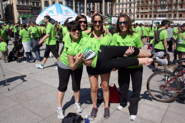 La AECC (Asociación Española Contra el Cáncer) convocó la quinta edición de la carrera popular con la que se recogen fondos para apoyar la investigación de esta enfermedad. Con cuatro mil inscripciones registradas, este evento deportivo, festivo y solidario batió su récord de participación.