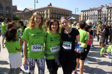 La AECC (Asociación Española Contra el Cáncer) convocó la quinta edición de la carrera popular con la que se recogen fondos para apoyar la investigación de esta enfermedad. Con cuatro mil inscripciones registradas, este evento deportivo, festivo y solidario batió su récord de participación.
