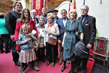 Por su ejemplo de “esfuerzo, constancia, emprendimiento y superación”.  Así explicó el sábado la presidenta del Gobierno de Navarra, Uxue Barkos, la concesión de la Cruz de Carlos III el Noble.