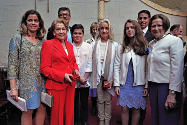 Por su ejemplo de “esfuerzo, constancia, emprendimiento y superación”.  Así explicó el sábado la presidenta del Gobierno de Navarra, Uxue Barkos, la concesión de la Cruz de Carlos III el Noble.