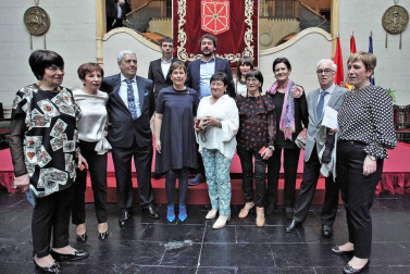 Por su ejemplo de “esfuerzo, constancia, emprendimiento y superación”.  Así explicó el sábado la presidenta del Gobierno de Navarra, Uxue Barkos, la concesión de la Cruz de Carlos III el Noble.