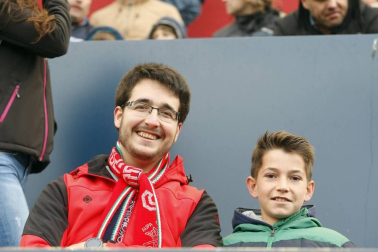 Fotos del búscate en la grada del Osasuna 2 - 1 Oviedo