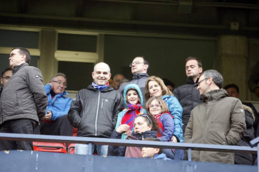 Fotos del búscate en la grada del Osasuna 2 - 1 Oviedo