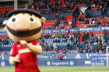 Fotos del búscate en la grada del Osasuna 2 - 1 Oviedo