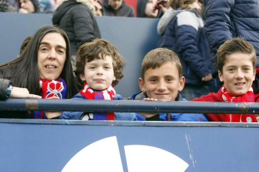 Fotos del búscate en la grada del Osasuna 2 - 1 Oviedo