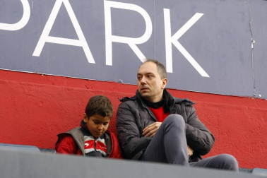 Fotos del búscate en la grada del Osasuna 2 - 1 Oviedo