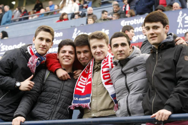 Fotos del búscate en la grada del Osasuna 2 - 1 Oviedo