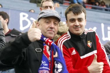 Fotos del búscate en la grada del Osasuna 2 - 1 Oviedo