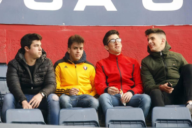 Fotos del búscate en la grada del Osasuna 2 - 1 Oviedo