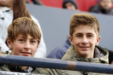Fotos del búscate en la grada del Osasuna 2 - 1 Oviedo