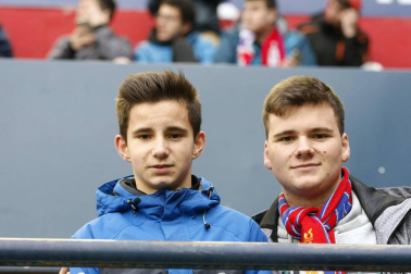 Fotos del búscate en la grada del Osasuna 2 - 1 Oviedo