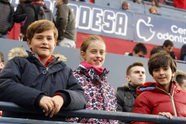 Fotos del búscate en la grada del Osasuna 2 - 1 Oviedo