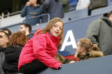 Fotos del búscate en la grada del Osasuna 2 - 1 Oviedo