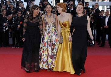 Cate Blanchett y la veterana realizadora francesa Agnès Varda, más de 80 mujeres de todos los ámbitos del cine desfilaron este sábado por la mítica alfombra roja del Festival de Cannes para reafirmar su presencia en la industria del cine