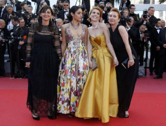 Cate Blanchett y la veterana realizadora francesa Agnès Varda, más de 80 mujeres de todos los ámbitos del cine desfilaron este sábado por la mítica alfombra roja del Festival de Cannes para reafirmar su presencia en la industria del cine
