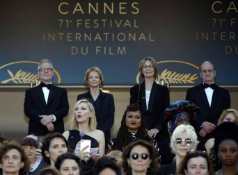 Cate Blanchett y la veterana realizadora francesa Agnès Varda, más de 80 mujeres de todos los ámbitos del cine desfilaron este sábado por la mítica alfombra roja del Festival de Cannes para reafirmar su presencia en la industria del cine