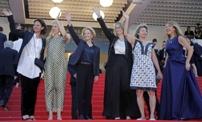Cate Blanchett y la veterana realizadora francesa Agnès Varda, más de 80 mujeres de todos los ámbitos del cine desfilaron este sábado por la mítica alfombra roja del Festival de Cannes para reafirmar su presencia en la industria del cine