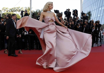 Cate Blanchett y la veterana realizadora francesa Agnès Varda, más de 80 mujeres de todos los ámbitos del cine desfilaron este sábado por la mítica alfombra roja del Festival de Cannes para reafirmar su presencia en la industria del cine