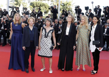 Cate Blanchett y la veterana realizadora francesa Agnès Varda, más de 80 mujeres de todos los ámbitos del cine desfilaron este sábado por la mítica alfombra roja del Festival de Cannes para reafirmar su presencia en la industria del cine