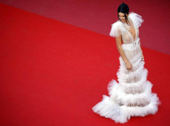 Cate Blanchett y la veterana realizadora francesa Agnès Varda, más de 80 mujeres de todos los ámbitos del cine desfilaron este sábado por la mítica alfombra roja del Festival de Cannes para reafirmar su presencia en la industria del cine
