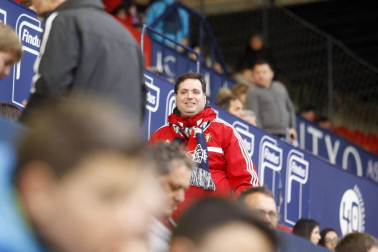 Fotos del búscate en la grada del Osasuna 1-1 Oviedo