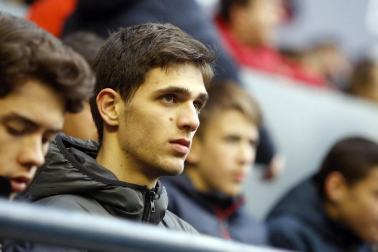 Fotos del búscate en la grada del Osasuna 1-1 Oviedo