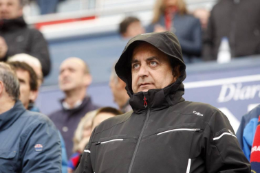 Fotos del búscate en la grada del Osasuna 1-1 Oviedo