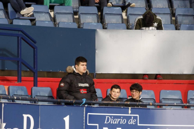 Fotos del búscate en la grada del Osasuna 1-1 Oviedo