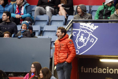 Fotos del búscate en la grada del Osasuna 1-1 Oviedo